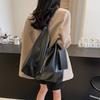2025 new high-end soft leather shoulder tote bag large-capacity casual bucket lazy crossbody commuter armpit