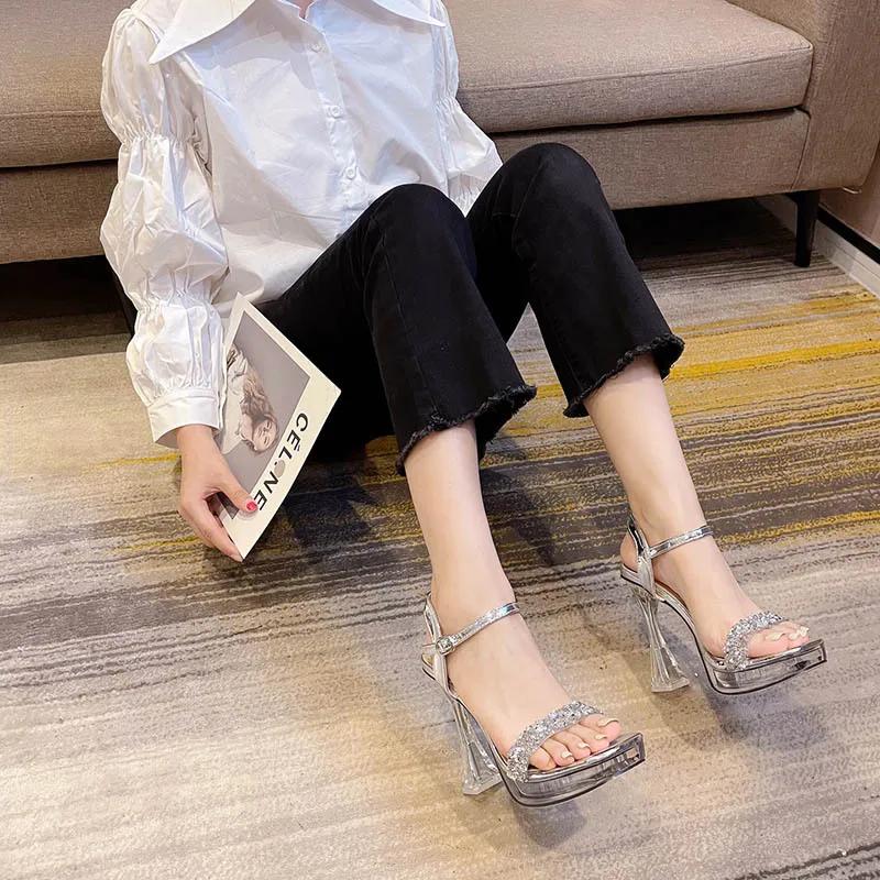 Блестящие женские босоножки со стразами на прозрачной платформе — фото 6