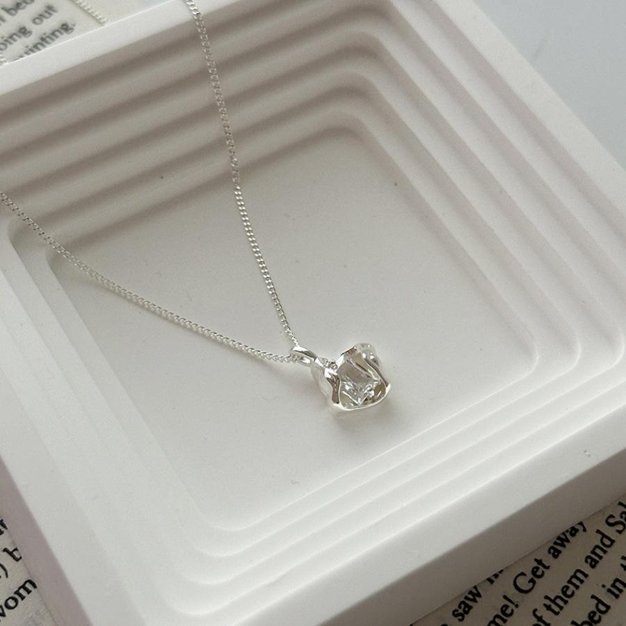 Elegant Women's Zircon Rhombus Pendant Necklace: Unique Design, Versatile Clavicle Chain