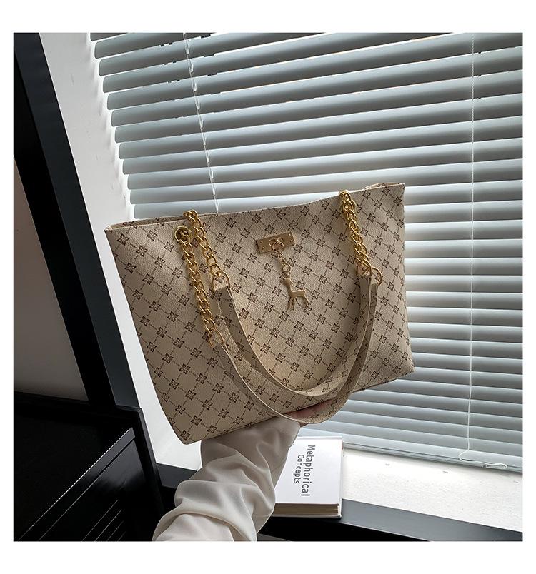 Large Capacity 2023 Women s Retro Fashion Chain Handbag & Shoulder Tote белый