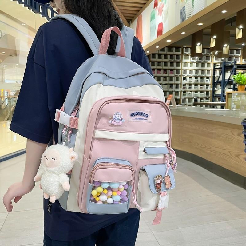 Zaino Studente Color Block alla Moda Con Ciondolo Palla Colorata e Spilla Decorativa Per Viaggi Casual e Uso Quotidiano