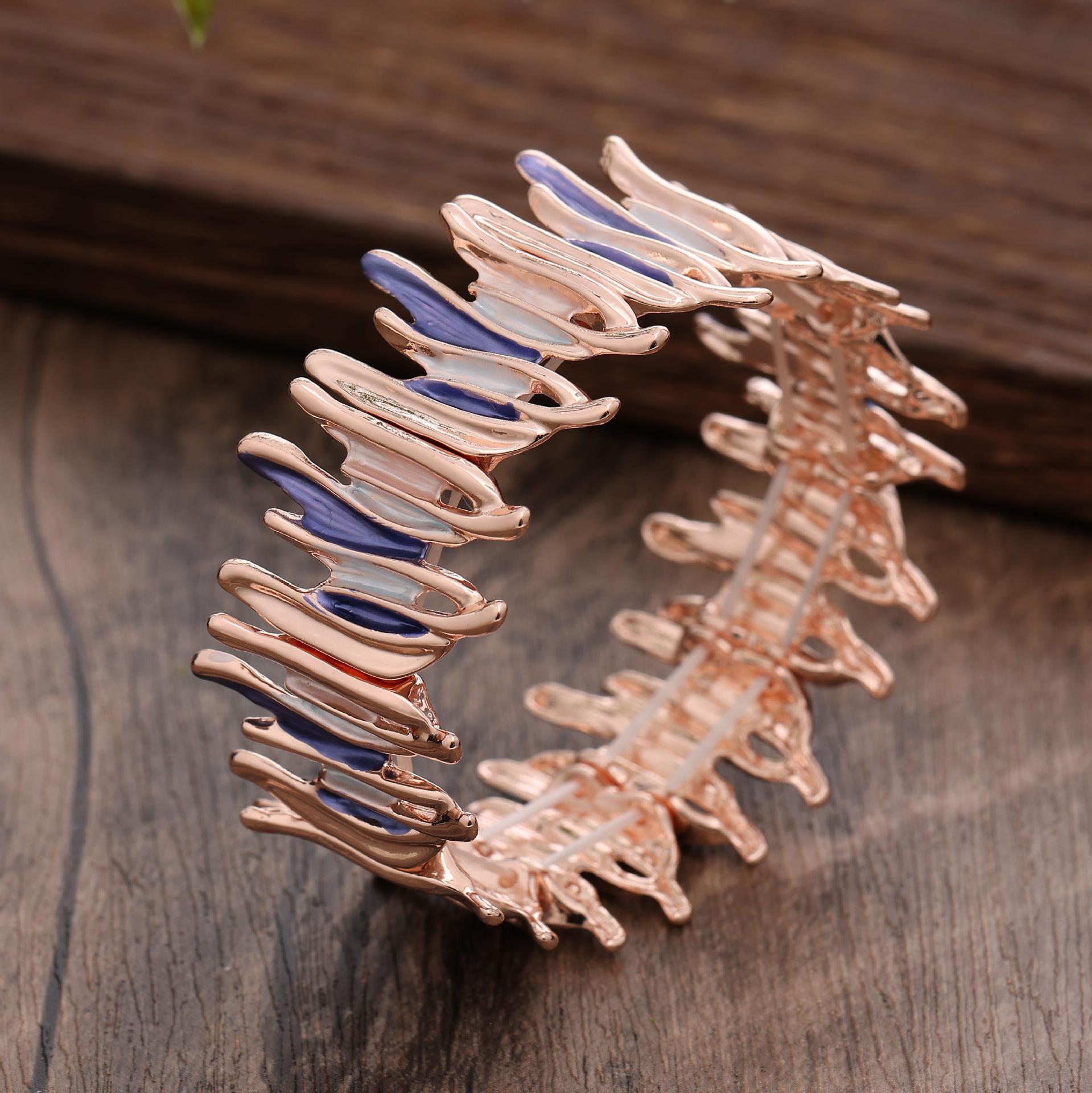 

Цветной браслет из сплава с шипами, модный и универсальный женский браслет высокого класса с геометрическими линиями