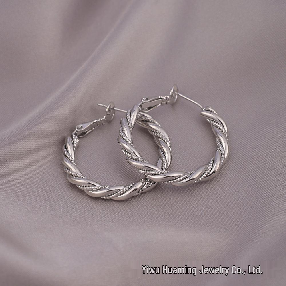 European American Style Luxury Stud Earrings: Elegant Cross-border Niche Hoops, Versatile Celebrity-inspired Accessories