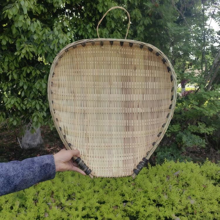 Bamboo Weaving Winnowing Basket for Washing Rice and Vegetables, Draining, and Drying - Handmade Green Bamboo Strips for Home and Restaurant Use