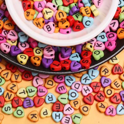 50 pezzi/sacchetto Perline Lettere Cuore Acriliche a Forma di Cuore Componenti per Braccialetti Collane Fai da Te Perline da 7mm Materiale per Creazione Gioielli