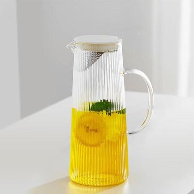 Glaskrug für kaltes Wasser im japanischen Stil