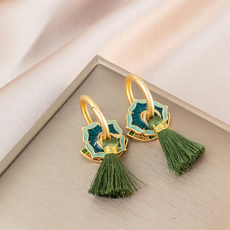 

Элегантные китайские ретро-серьги 2024 года: Роскошный винтажный стиль для женщин