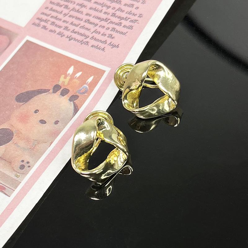 Korean Style Retro Pearl Ear Clip for Women - Mosquito Coil Holder, No Piercing, High-End, Fashionable and Versatile Luxury Earrings