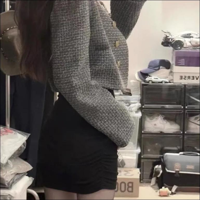 Rochie de bază, haină interioară, croială slim fit, talie subțire, fustă cu șold unic