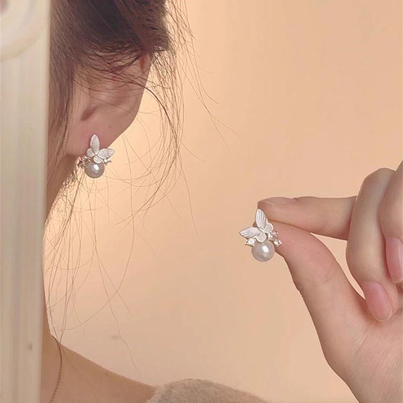 

Exquisite Stylish Butterfly Pearl Stud Earrings French Style 925 Silver Needle Niche Style Design Sense Earrings New Arrival Western Style Earrings Butterfly Stud Earrings
