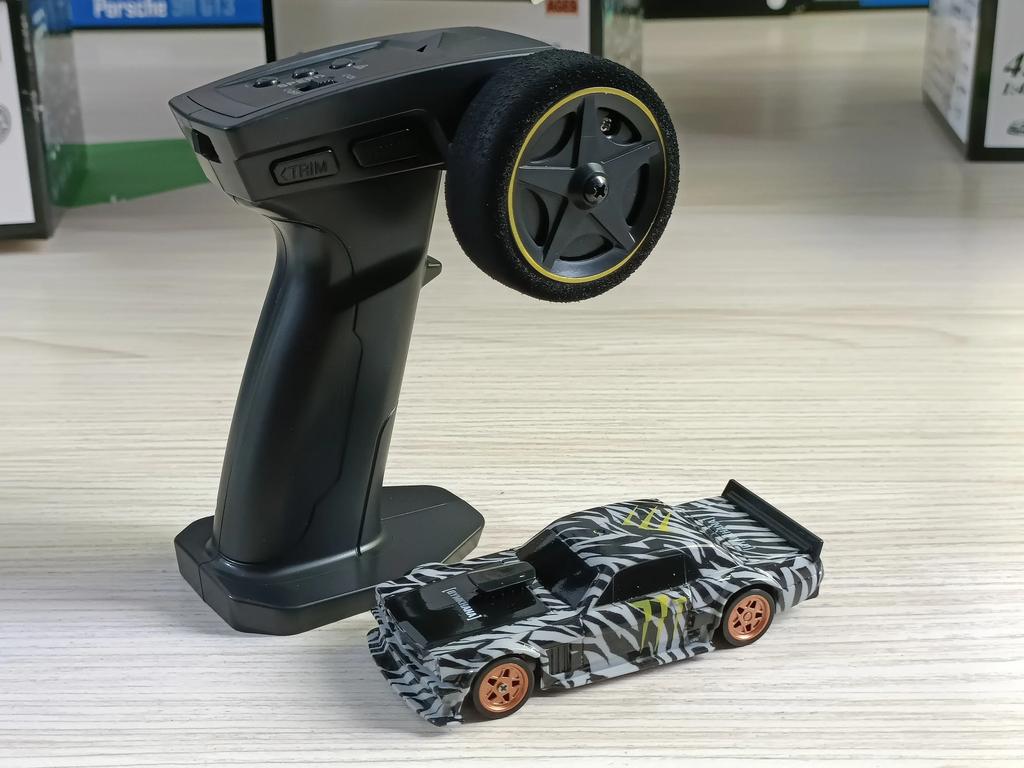 2,4G RC Drift Car 1/43 4WD Fjernkontroll Bil Høyhastighets Firehjulstrekk Radiostyrt Mini Racing Bil Modell Gutt Lekegave Gave