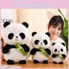 Süßes Panda Plüschtier Stofftier Puppe Bambussprossen Blume Bär Geschenk für Mädchen und Kinder
