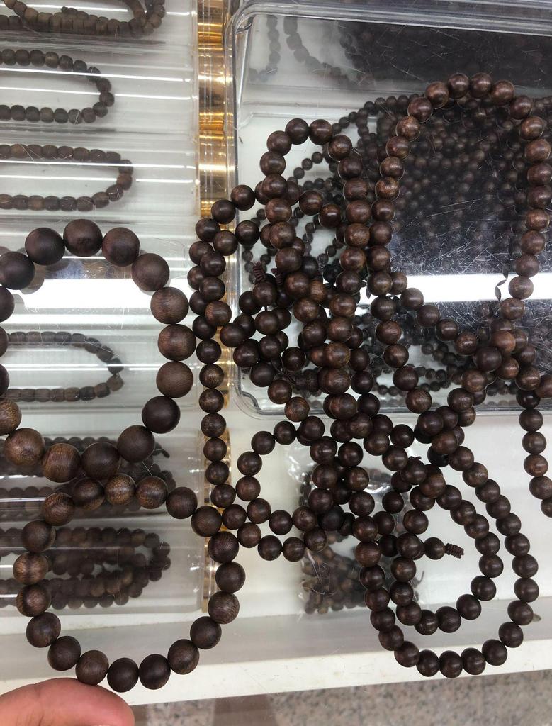 Brunei Soft Silk Agarwood 108-Bead Prayer Bracelet: Natural Oil Line Buddhist Beads for Men and Women