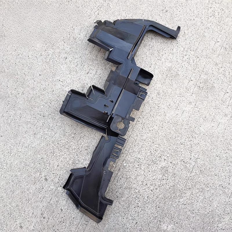 

09-18 Q5 Upper Radiator, Condenser, Hood Lock Side Guard (Old Model)