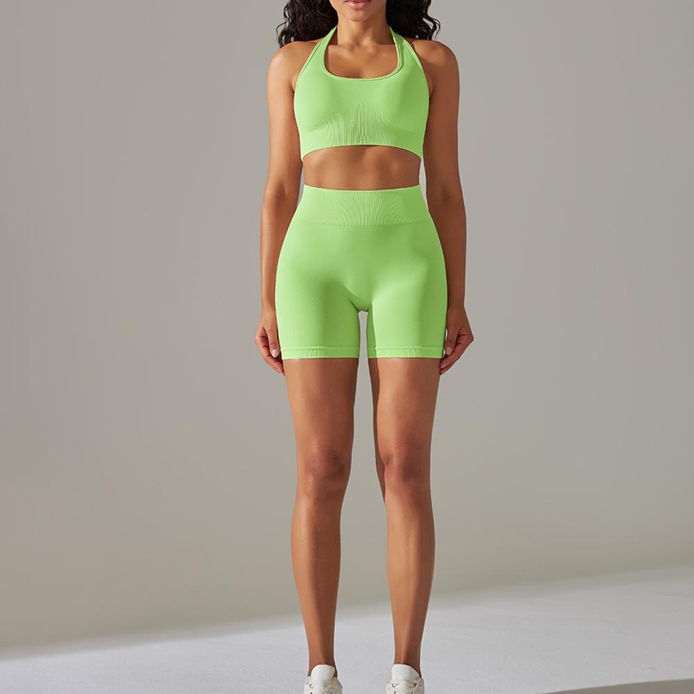 

Комплект для йоги: шорты и топ - бесшовный, с высокой талией и эффектом подтяжки бедер, спортивный топ с красивой спинкой. Medium зелёный