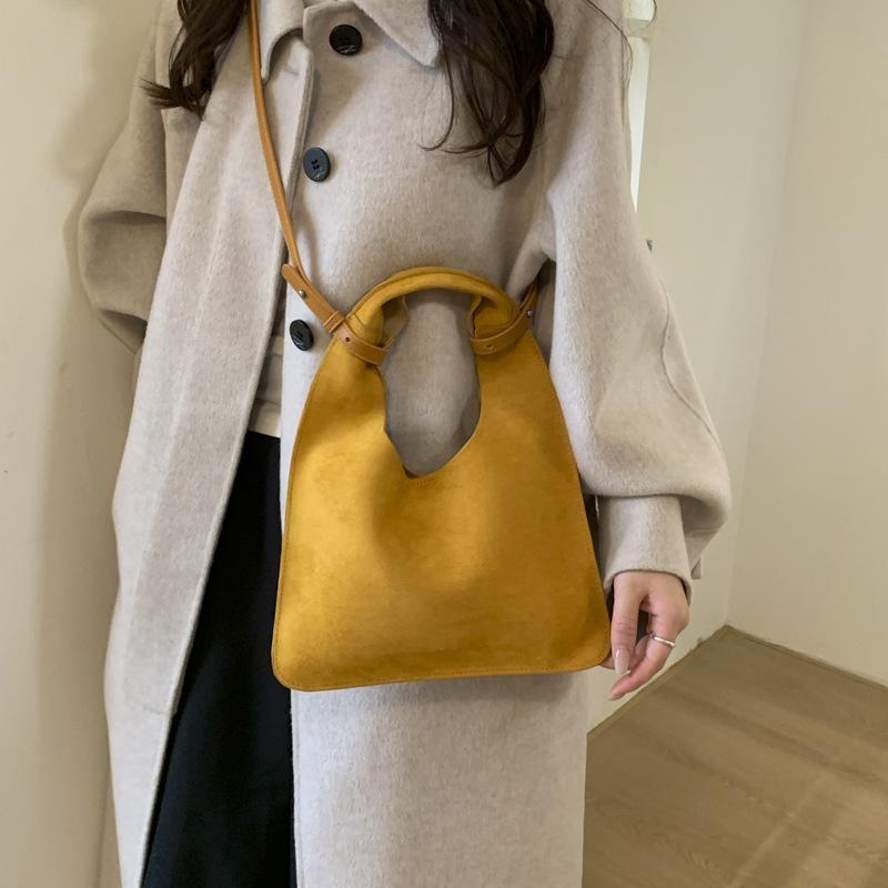 Retro Casual Underarm Bag Women 2025 Autumn and Winter New Fashion Matte Dumpling Bag Korean Version Niche Design High Sense