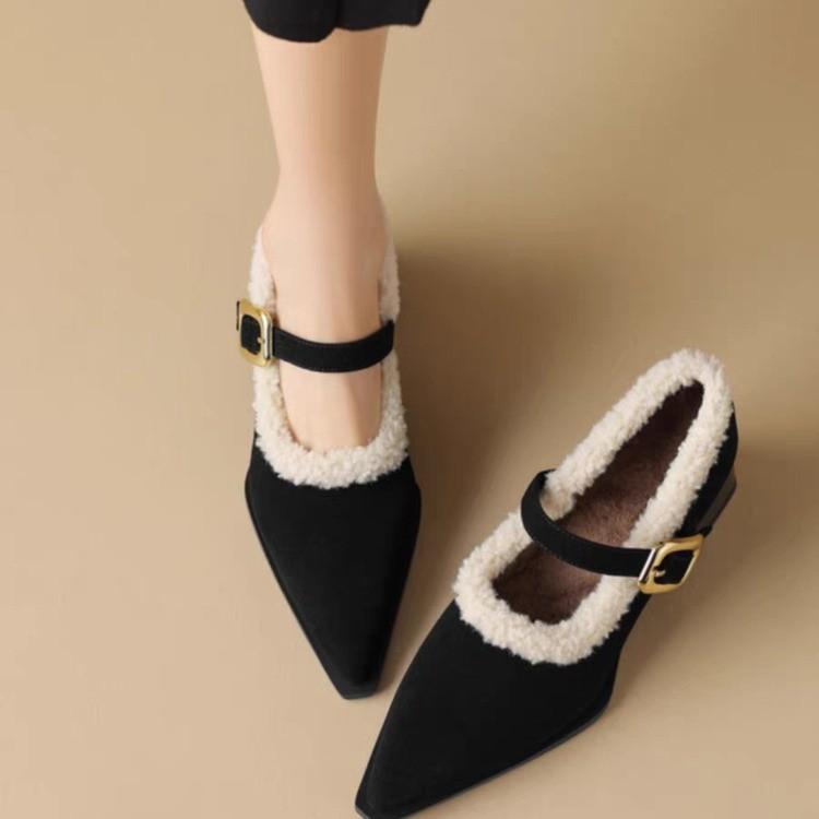 French retro single shoes 2024 winter new black thick heel Mary Jane shoes women's plush shoes pointed low heel