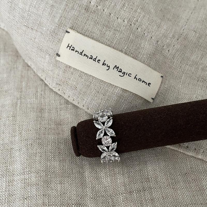 

Light Luxury High-End Zircon Flower Opening Ring, Women S Unique Personality, Exquisite Fashion And Elegance, Versatile Ring Ring.
