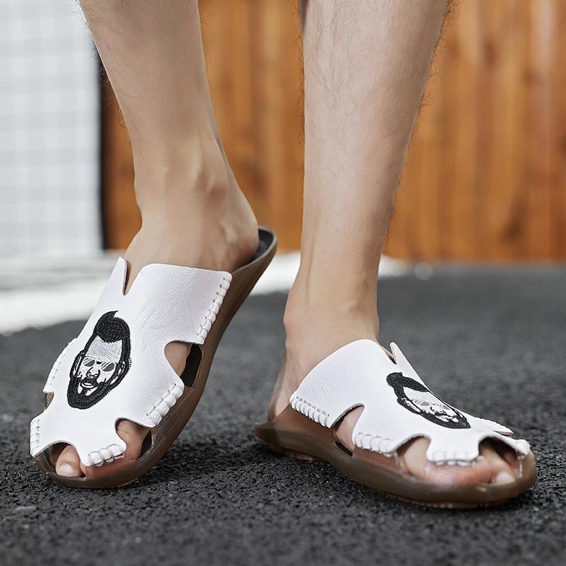 

Летние мужские тапочки на плоской подошве, очень широкие сандалии, уличные пляжные повседневные кожаные сандалии с открытым носком, мягкие прогулочные сандалии EU:48 белый