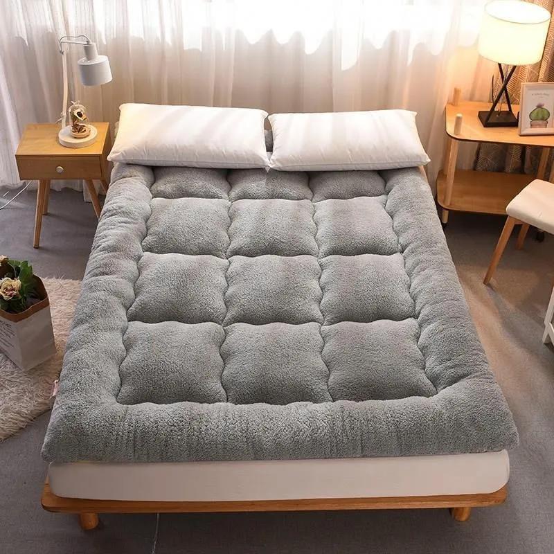 Soft Lamb Cashmere Tatami Mattress - Foldable Single/Double Bedding Topper, Thick Warm Mat with Straps for Bedroom