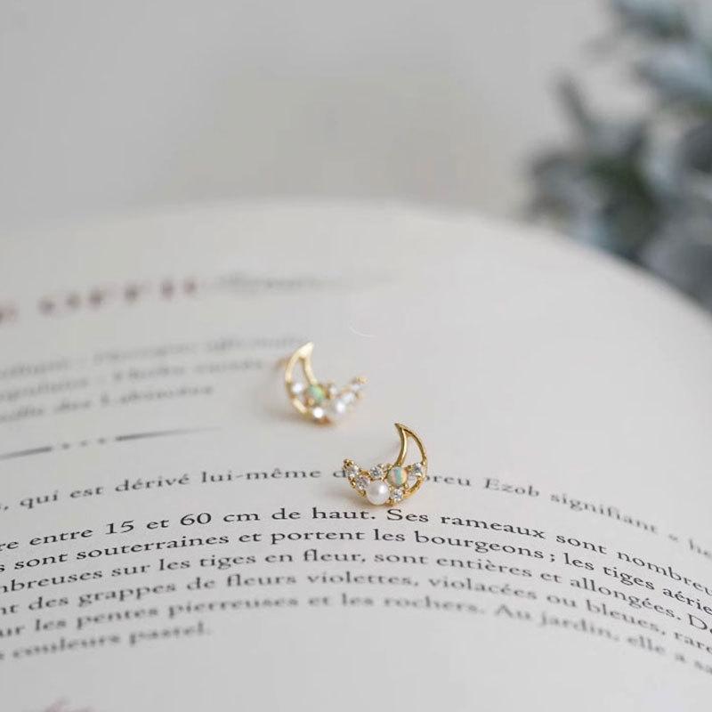 Beautiful Crying! Retro Opal Hollow Moon Stud Earrings Mini Earrings