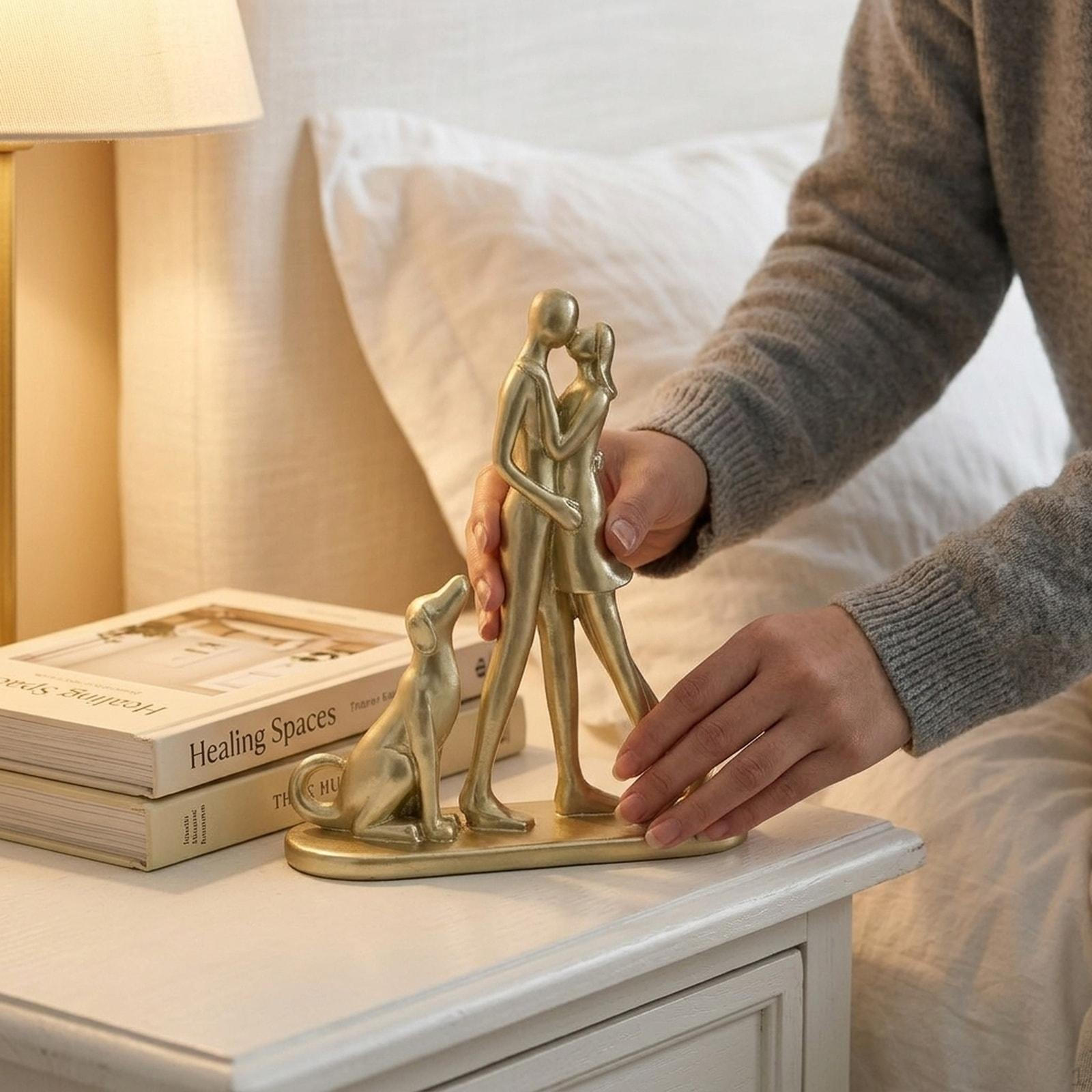 

Couple and Dog Sculpture Statue Collection Modern Family Figurines Home Decor for Bookshelf Gift BY25117