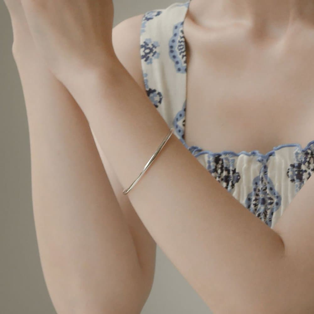 Silver-White Bangle Bracelet Hbssvw13430M