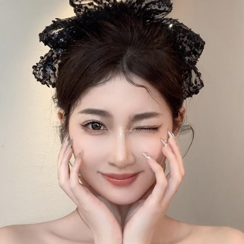 

Элегантная заколка-бантик с пайетками: Модные женские аксессуары высокого класса