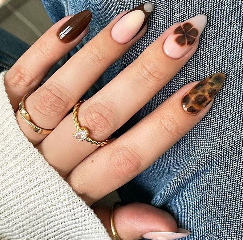 

Минималистичные коричневые леопардовые ногти-миндаль с цветами - Высококлассный европейский и американский стиль