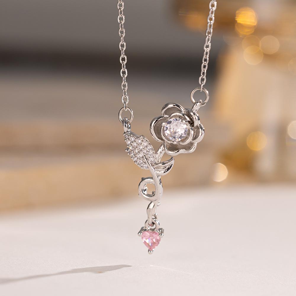 Titanium Steel Rose Pendant Necklace Minimalist Design Light Luxury Versatile Women's Collarbone Chain