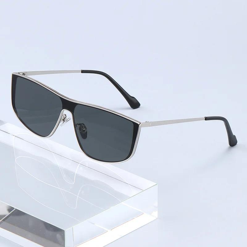 Fashion Pilot Sunglasses UV Resistant One Piece Glasses for Women Men Outdoor Driving Goggles Personalized Style