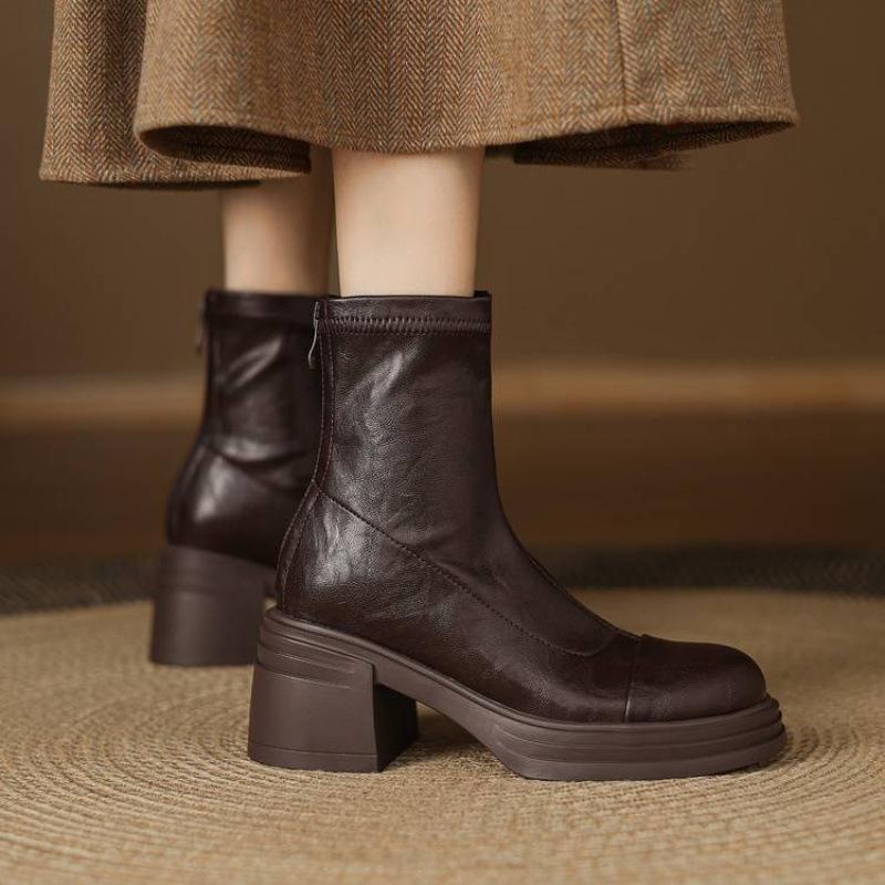 Korean version of the new round head medium heel large size women's boots solid color square heel round head comfortable thick sole rear zipper me