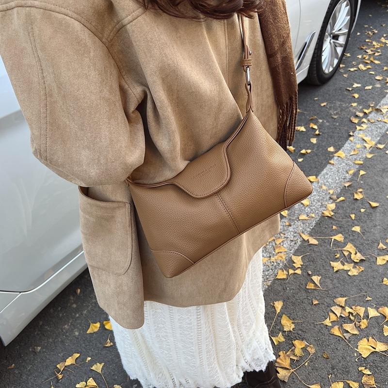 Niche fashion matte leather underarm tote bag women's 2025 new versatile single shoulder diagonal span lunch box bag