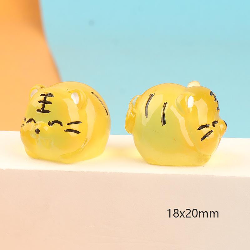 Micro Landscape Glow In the Dark Small Three-dimensional Cute Twelve Zodiac Animals, Decorative Accessories, Car Desktop , Toys
