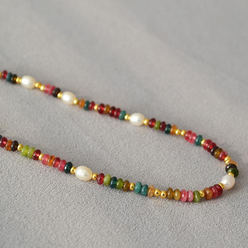 Spring and summer new European and American niche retro color real stone freshwater rice grains pearl beaded dopamine necklace collarbone chain