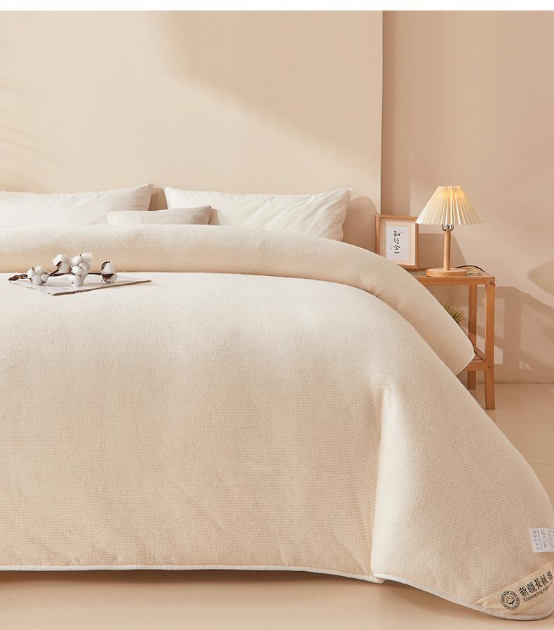 Xinjiang Cotton Thickened Quilt Batting for Autumn/Winter - Warm, Single, and Cozy Mattress Pad.