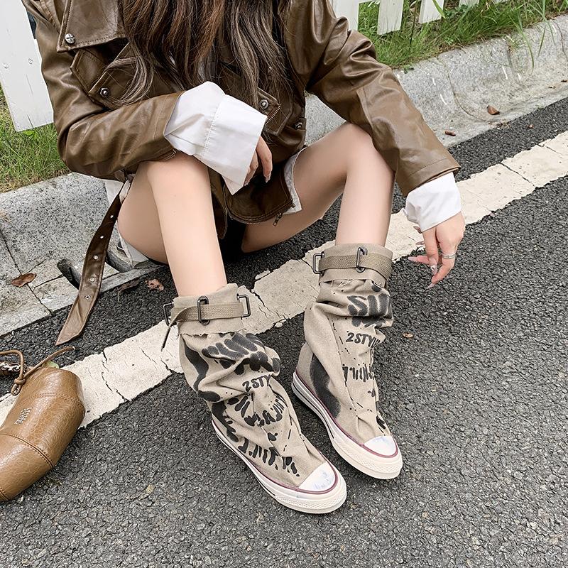Sweet and cool trend graffiti design sense old high-top canvas shoes women's 2025 new medium tube stacking boots autumn shoes