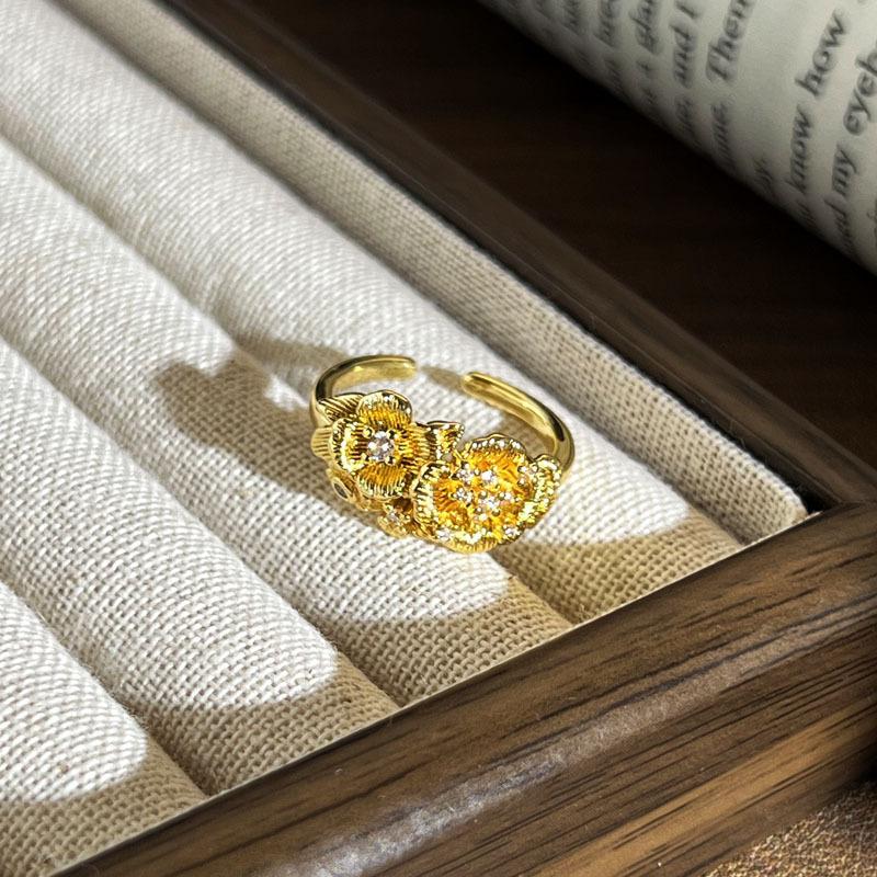 2026 Ring Female Niche Design Sense Geometric Micro-inlaid Zircon Cold Wind Versatile Retro Adjustable Texture Ring