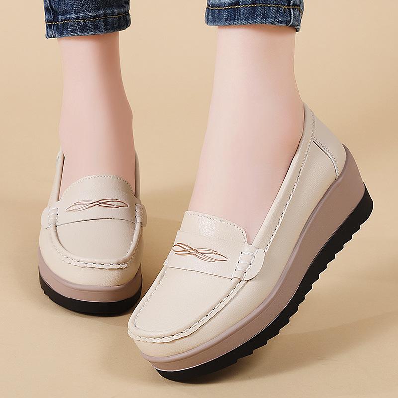 Women's Thick-Soled Leather Platform Shoes: Versatile, Slimming, Lightweight, Soft-Soled, Height-Boosting for Autumn/Winter 2025