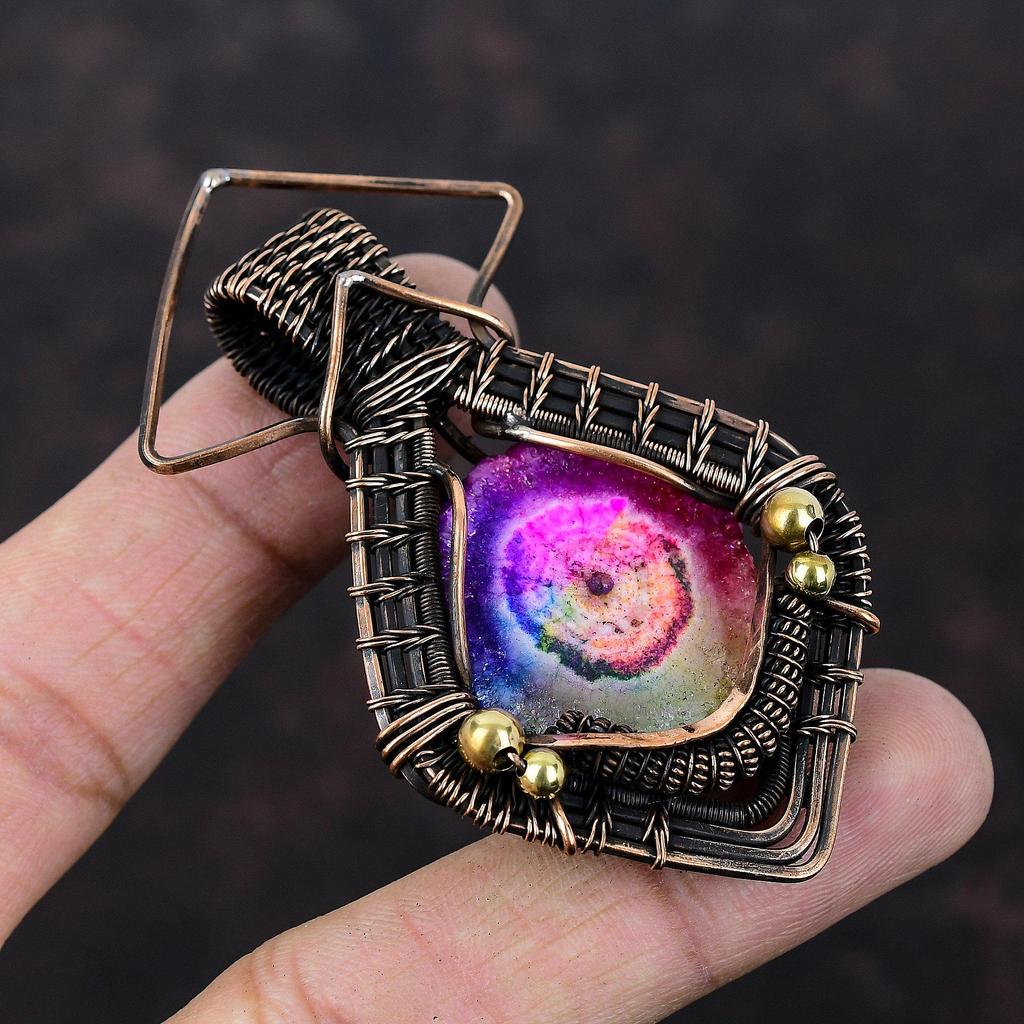 Pendentif Druse Quartz Solaire Arc-en-ciel Pendentif Enveloppé de Fil de Cuivre Pendentif Ethnique Fait Main Bijou en Cuivre Pendentif Pierre Précieuse Cadeau Occasion Spéciale