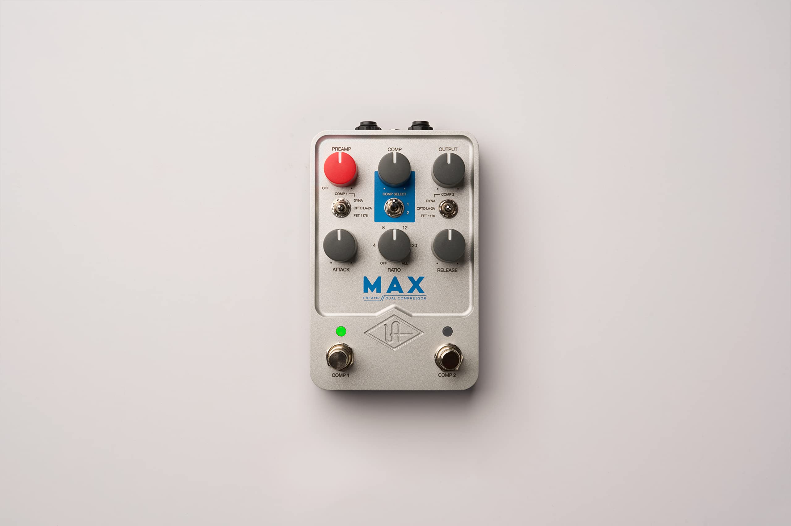 

Universal Audio UAFX MAX Preamp and Dual Compressor Compressor Pedal Effector[]