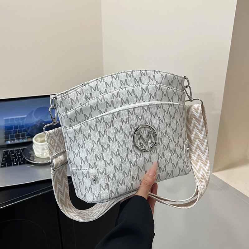 Retro Casual Simple Versatile Fashion Wide Shoulder Strap Single Shoulder Messenger Bag Light Luxury High Texture Large Capacity Bag