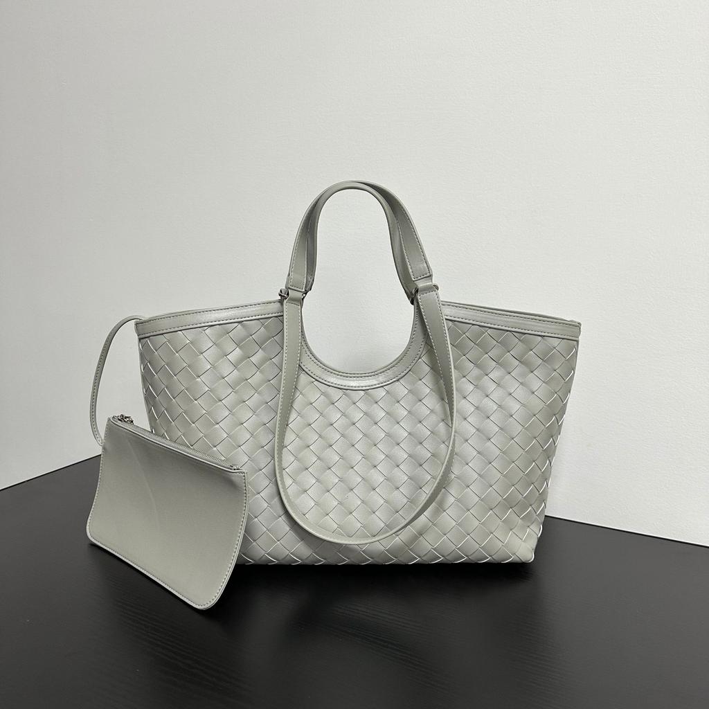 Niche design commuter texture versatile retro woven tote bag large capacity premium portable shoulder armpit bag