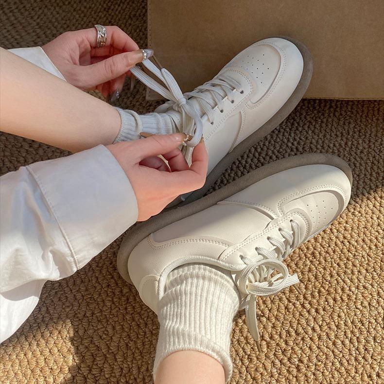 Simple casual and versatile high-end retro little white shoes women's 2025 new spring lightweight student popular sports shoes