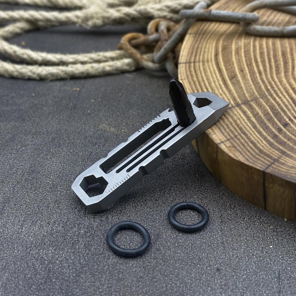EDC Pocket Survival Tool Camping Screwdriver Bottle opener Wrench Key Chain Outdoor Tools Portable multi-function tool