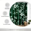 Eleganter grüner Blumenduschvorhang - Wasserdicht, schimmelresistent mit klassischem weißem Blumendesign für eine anspruchsvolle Dekoration