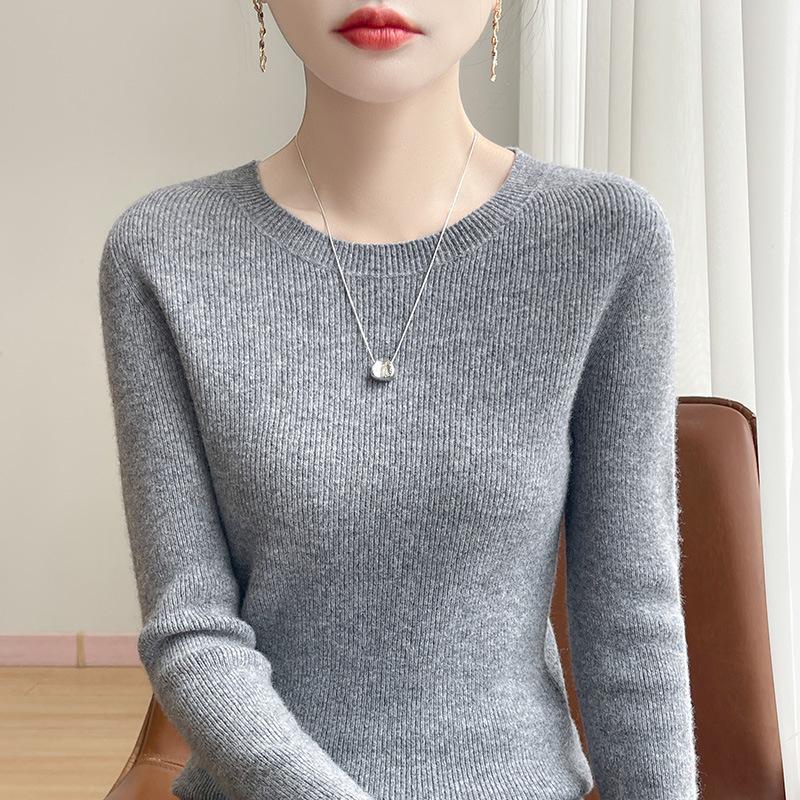 A New Slimming and Form-fitting Knitted Sweater for Autumn and Winter A Solid Color Round-neck Base Layer with A Sweater As An Inner Layer