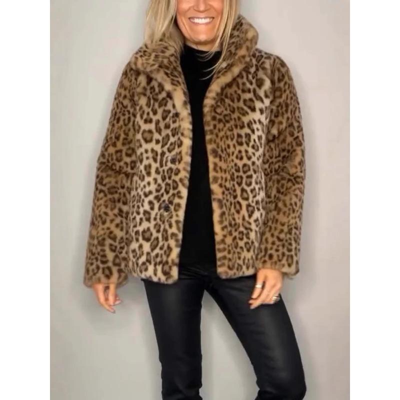 Un abrigo nuevo de invierno para mujer con solapa de moda y parte superior de lana