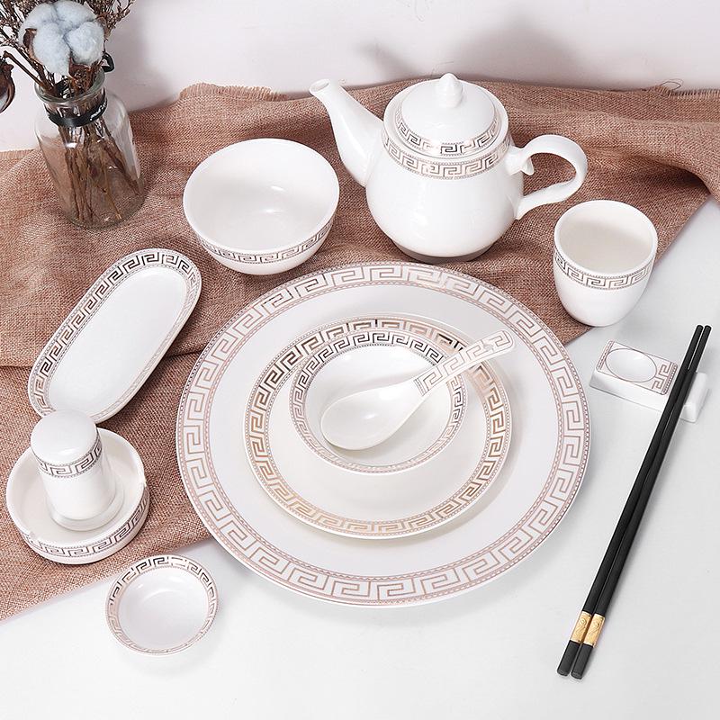Set di Stoviglie in Ceramica di Lusso: Piatto, Ciotola, Cucchiaio e Tazza in Osso con Bordo Dorato - 4 Pezzi per Eleganza di Hotel e Ristorante