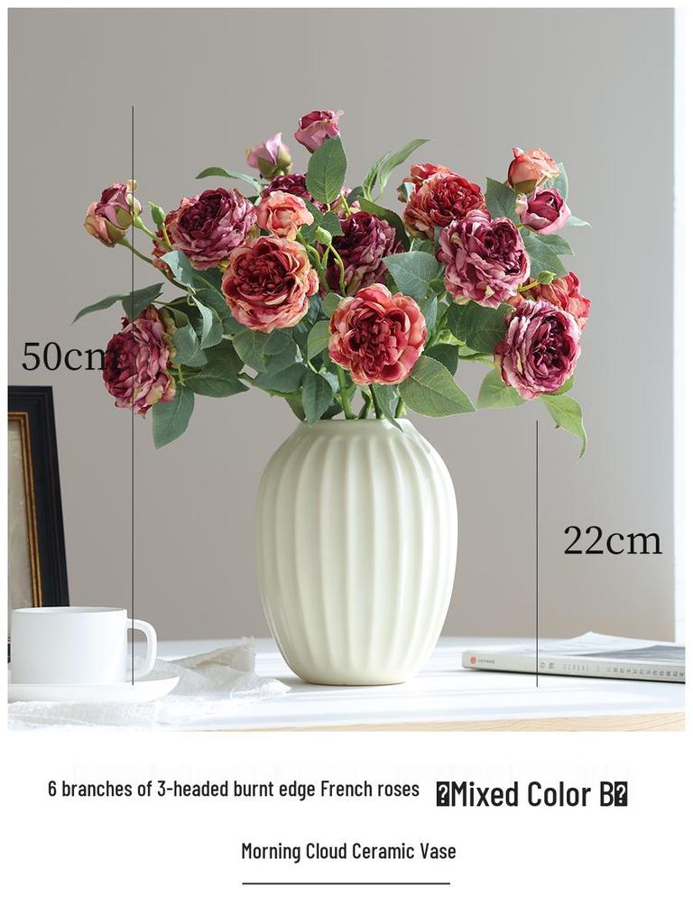 Composizione di Fiori Finti Rosa con Bordi Bruciati Retrò per Decorazione del Soggiorno o del Tavolo da Pranzo